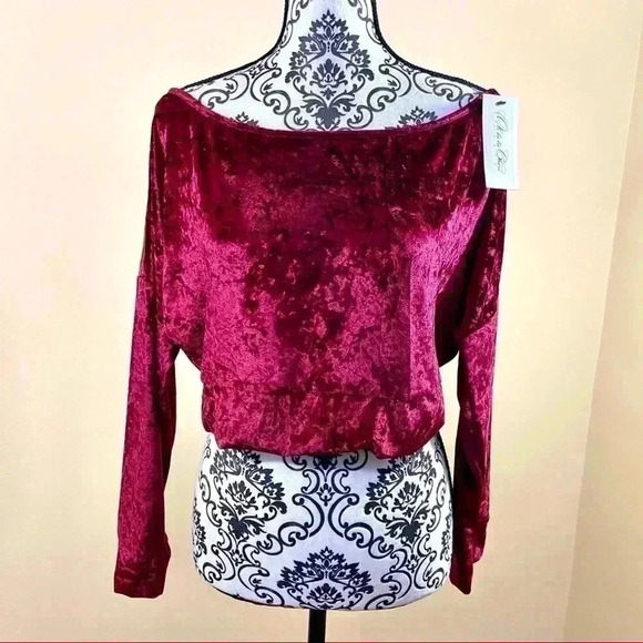 NWT Oh La La Cheri Off The-Shoulder Red Velvet Victorian Cropped Blouse Size M - Picture 2 of 14
